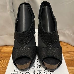 Pedro Garcia Patty-TS ~ Black ~ 7.5